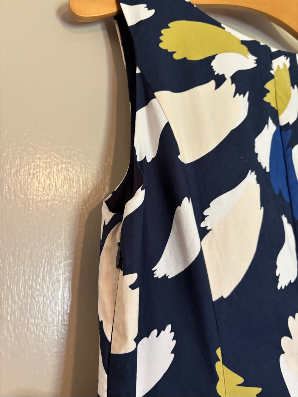 Boden Sleeveless Navy Floral A-Line Dress with White, Blue & Olive Print size 8 - Picture 7 of 8